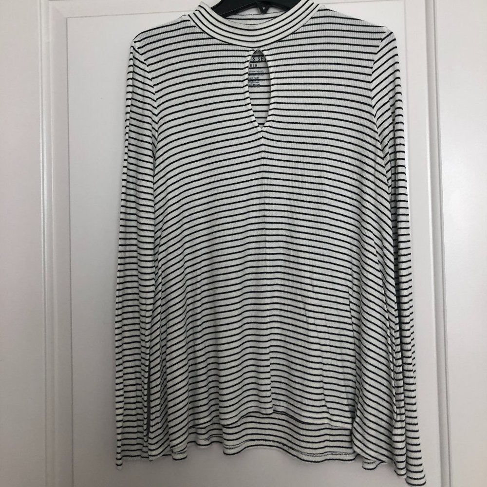 American Eagle Mock Neck Keyhole Long Sleeve Top